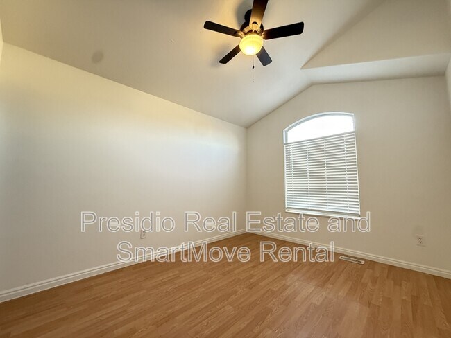 Building Photo - 6248 S High Bluff Dr