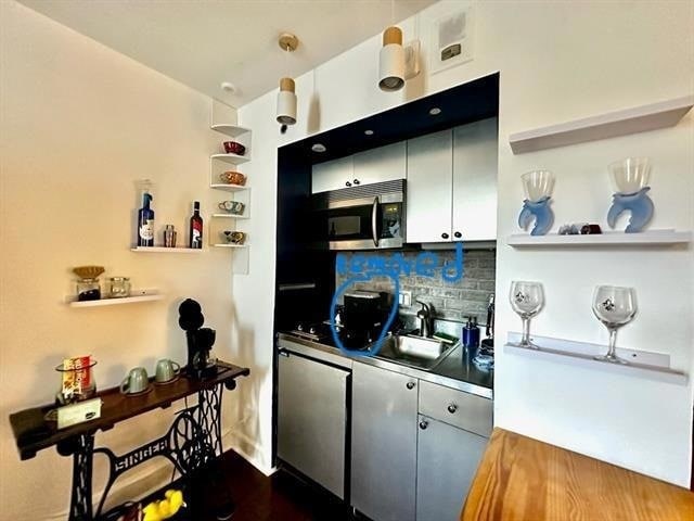 Building Photo - 1205 St Charles Ave