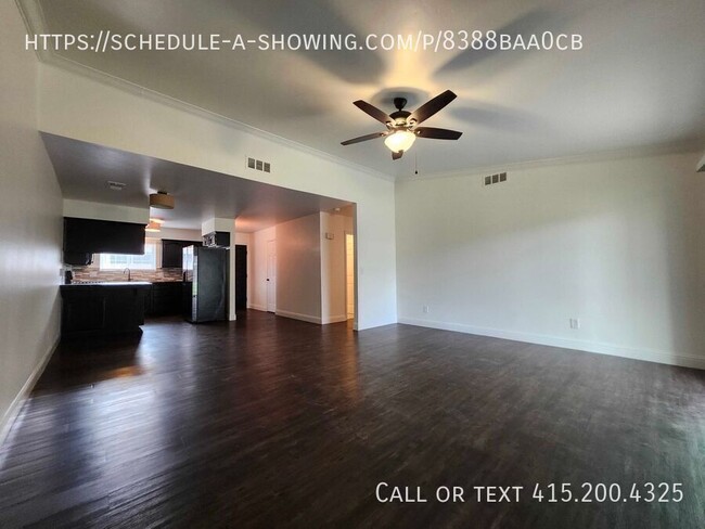 Building Photo - Beautifully renovated 3-bedroom, 2-bath ho...