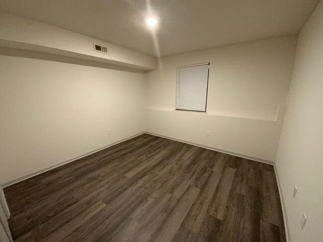 Building Photo - 2 Bedroom Apartment