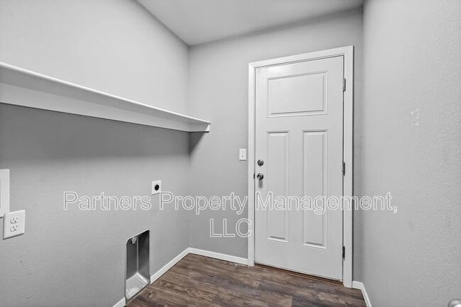 Building Photo - 234 E Anabranch Ct