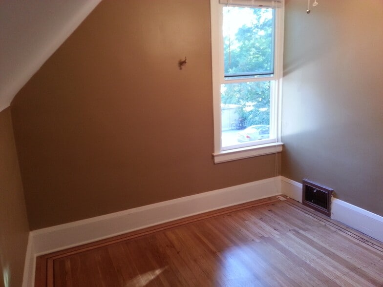 Building Photo - 516 4th Ave SE