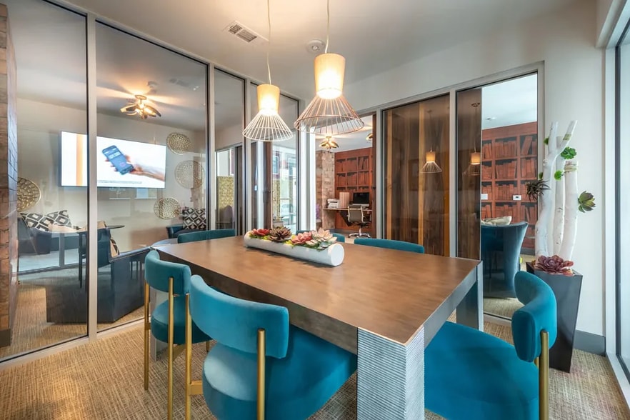 Building Photo - 3001 Crockett St