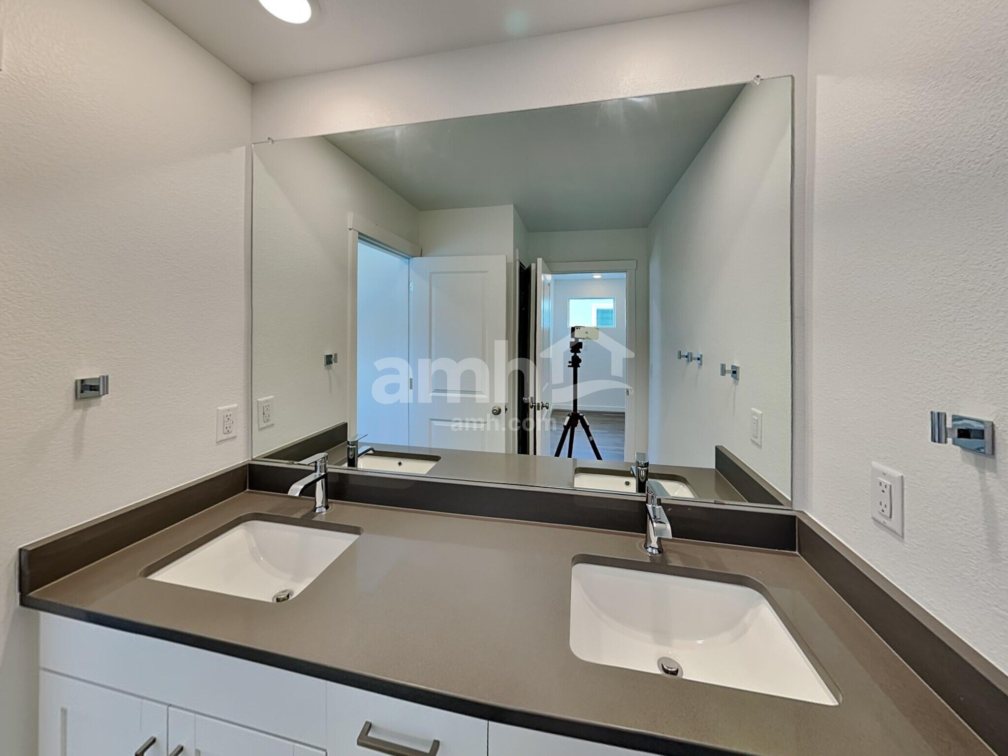 Building Photo - 23542 E 3rd Pl