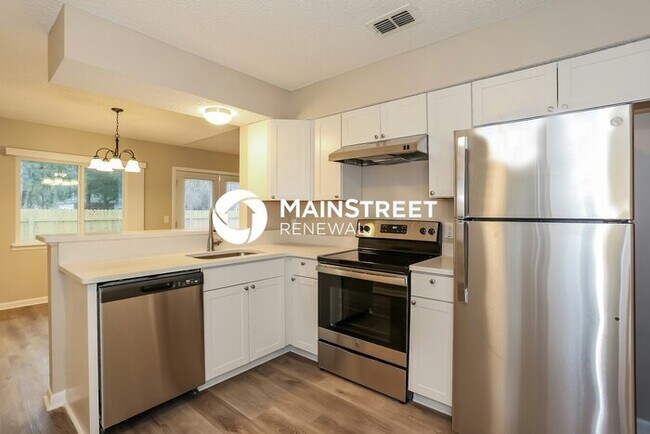Building Photo - 3 Bedroom Pet-Friendly Home in Jacksonville, FL with Main Street Renewal