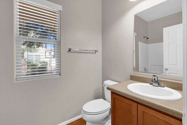 Building Photo - 946 S Hawk Ln