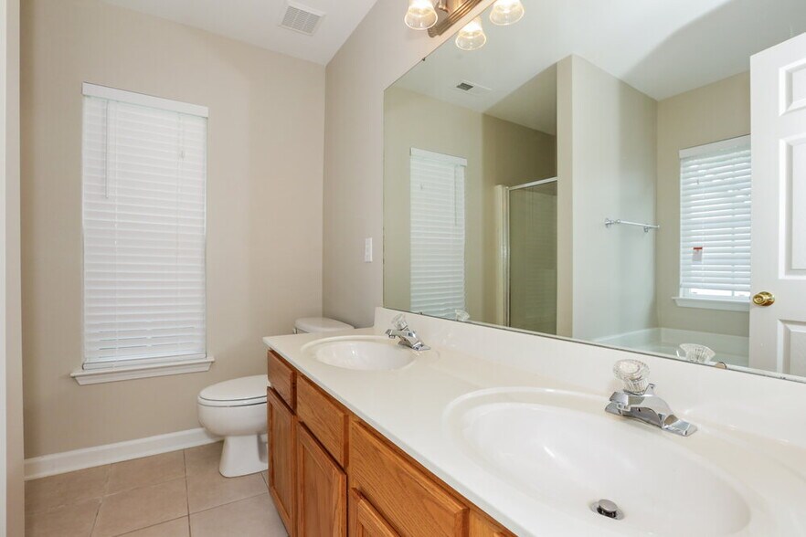 Building Photo - 4267 Kiser Woods Dr SW