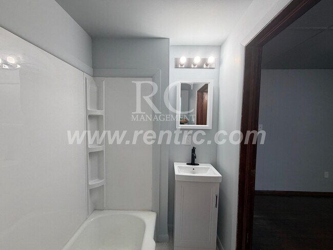 Building Photo - 121 Warrington-