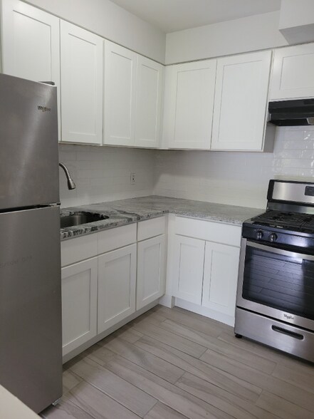 Building Photo - 821 Central Ave