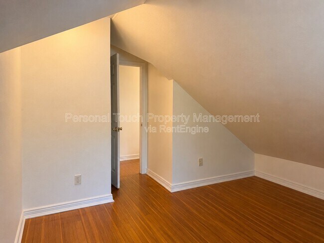 Building Photo - 411 4th Ave S