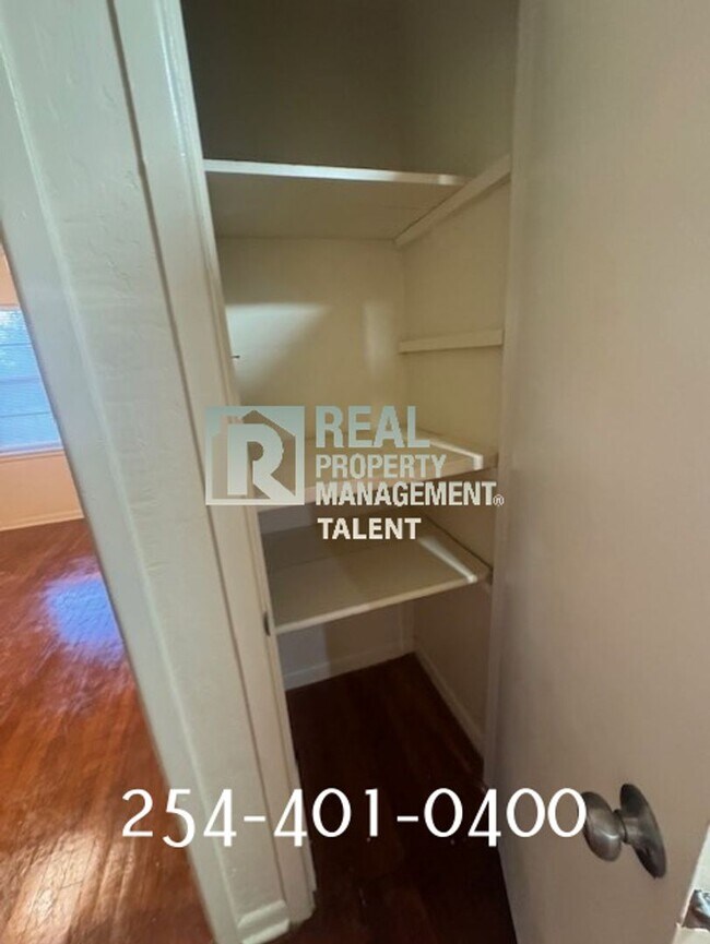 Building Photo - DEAL ALERT! Charming Vintage 3-bedroom, 1-...
