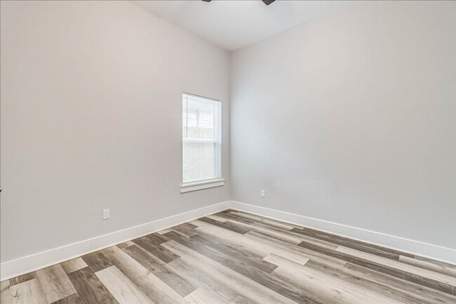 Building Photo - 5017 Moravian Dr