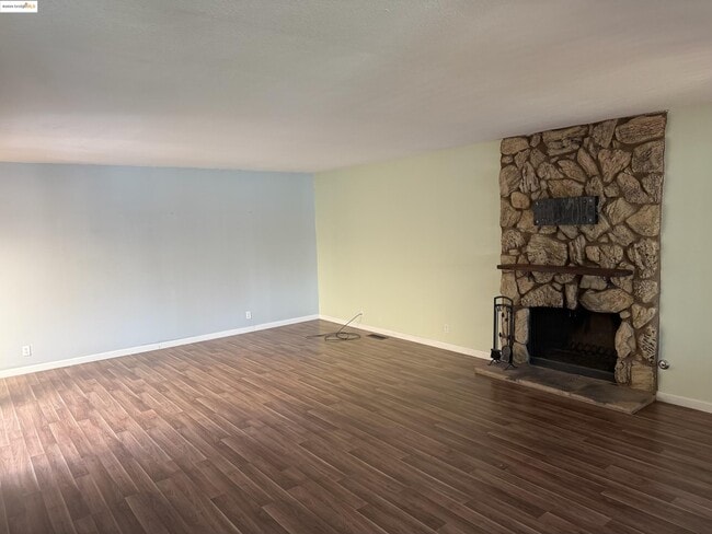 Building Photo - 1370 Willow Lake Rd