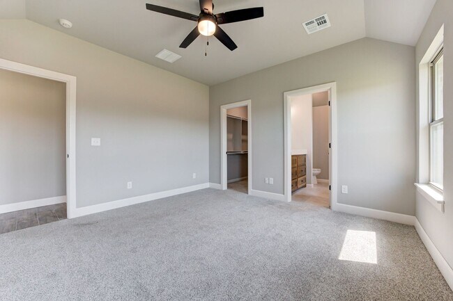 Building Photo - Brand New Home In Noble!