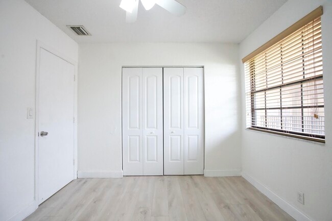 Building Photo - 2646 Riverside Dr