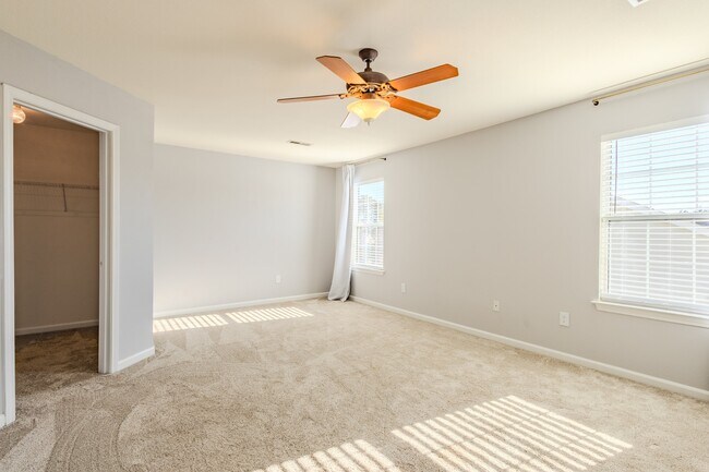 Building Photo - Walkerton Home