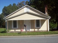 Building Photo - 516 W Vandalia Rd
