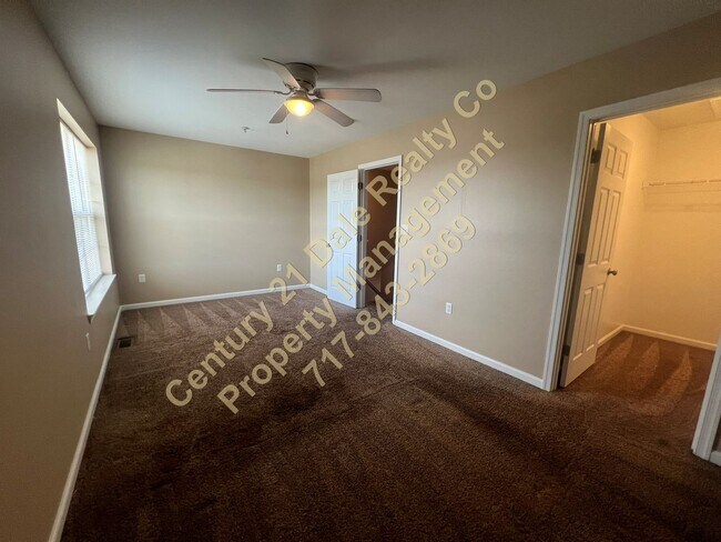 Building Photo - 210 Royal Dr