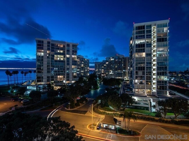 Building Photo - 1810 Avenida Del Mundo