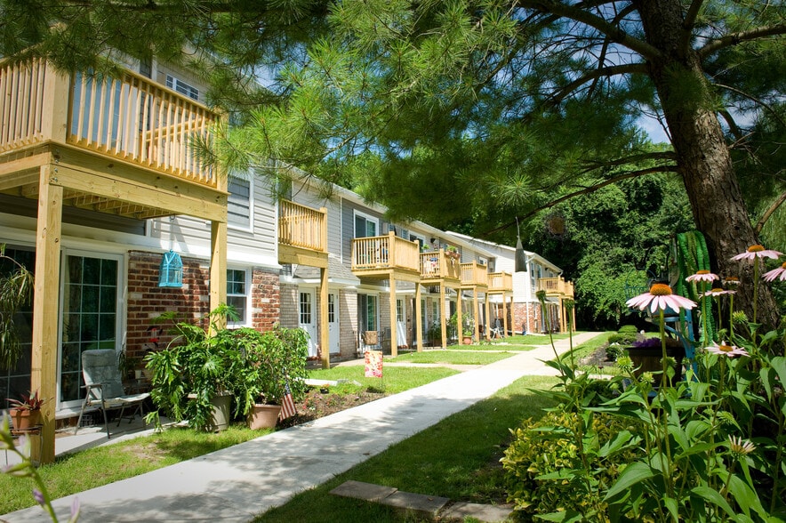 Primary Photo - Woodcrest Apartments