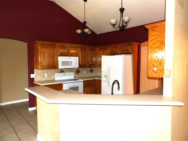 Building Photo - 405 SE Lancelot Ln