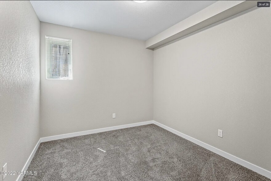 Building Photo - 709 W Cherry Ave