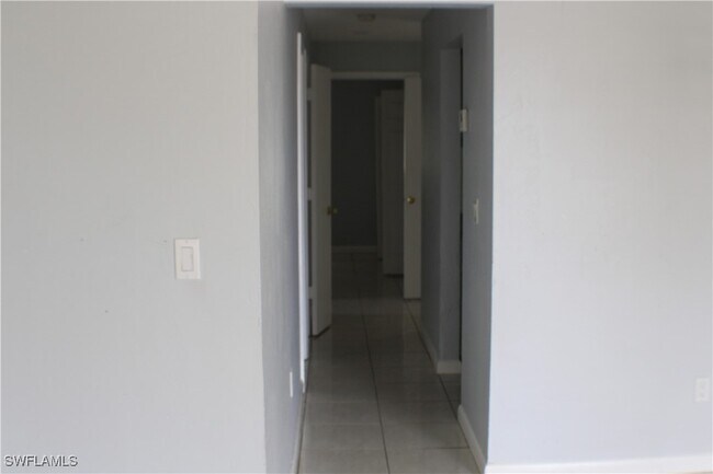 Building Photo - 933 SE 24th Ave