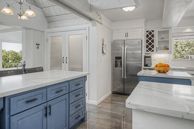 Building Photo - Luxury furnished retreat in Carmel Valley