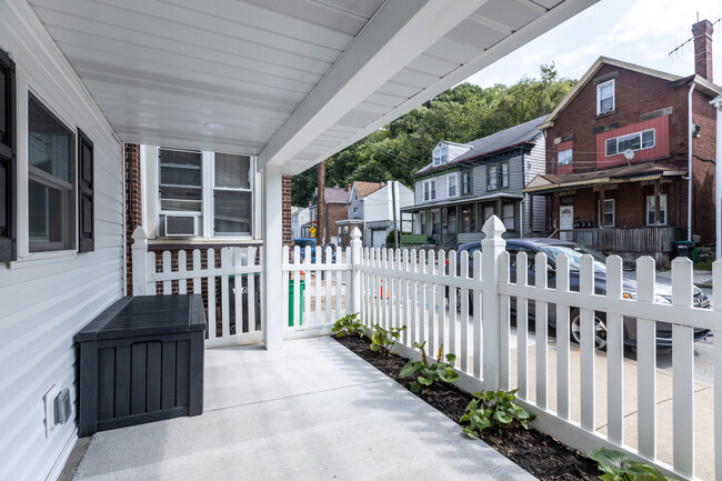 Covered Patio - 659 Evergreen Ave