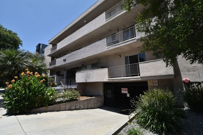 Building Photo - 11255 Camarillo St