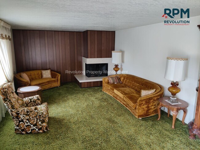 Building Photo - Welcome to living, Welcome to Hooper