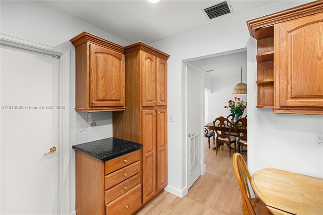 Building Photo - 3018 Coconut Grove Dr