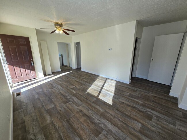 Building Photo - Northside Spokane! Available Now! Move In ...