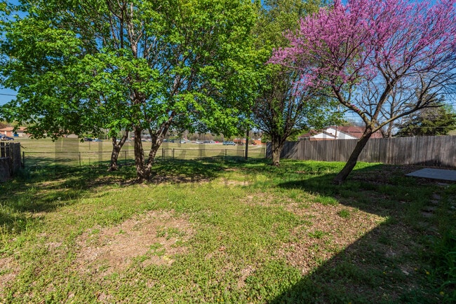 Building Photo - 1440 Community Dr