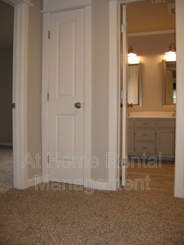 Building Photo - 9224 S Hudson Ave