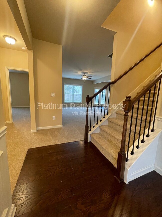 Building Photo - 5755 Rialto Way