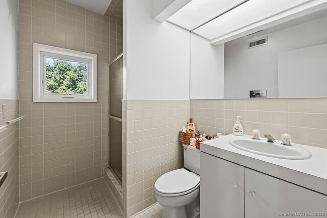 Building Photo - 130 Ferncliff Dr