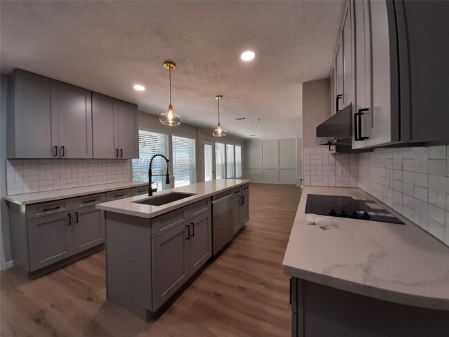 Building Photo - 5310 Glenmere Ln