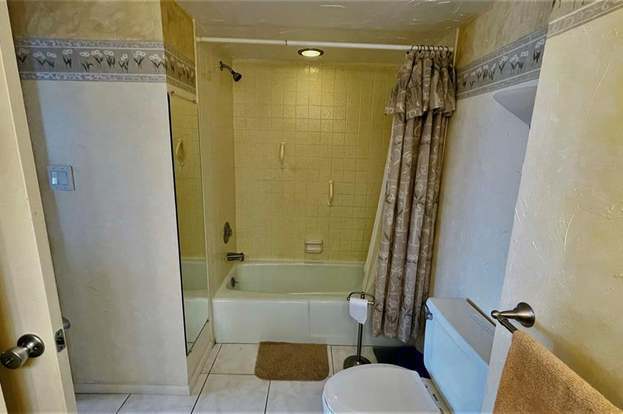 Building Photo - 1500 Park Beach Cir
