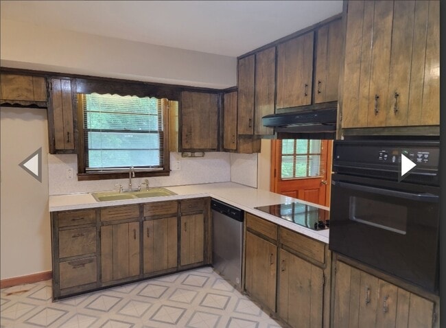 Building Photo - 2965 Bobolink Dr