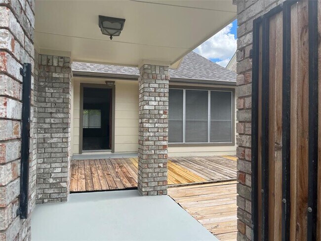 Building Photo - 1722 Sullins Way