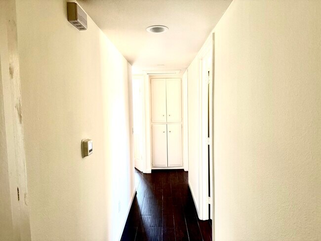 Building Photo - 2727 Recinto Ave