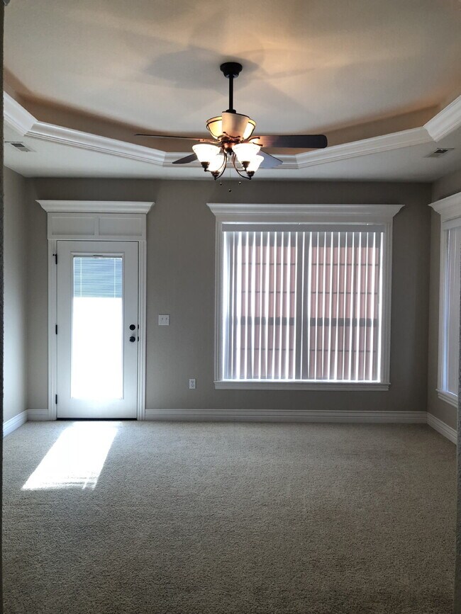 Building Photo - 4BR / 3Car garage / Fully fenced in backyard - Stunning property