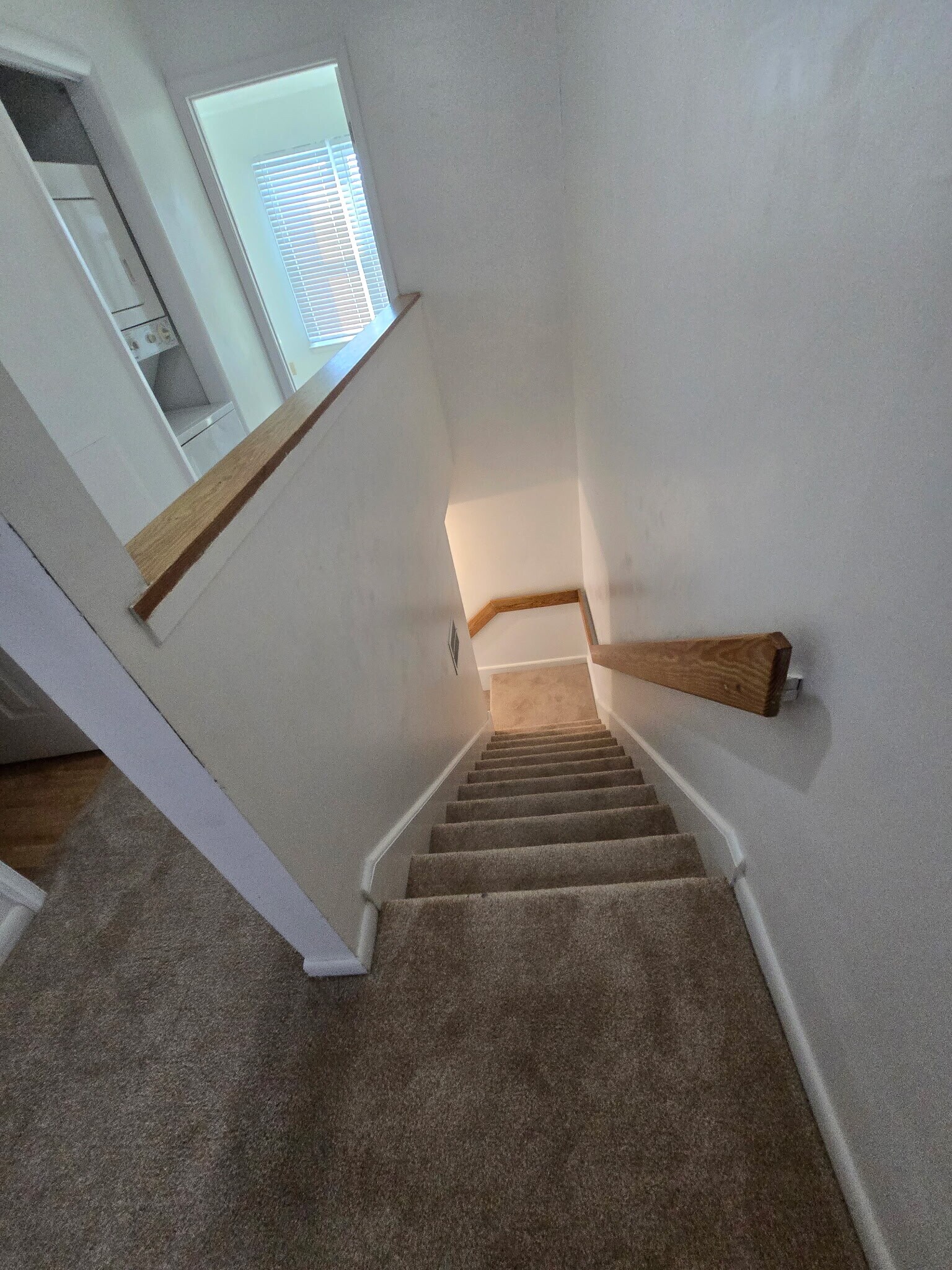 Building Photo - 2062 Elmhurst Ln