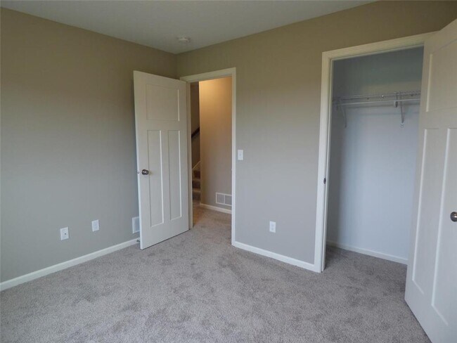 Building Photo - 1025 Pheasant Run