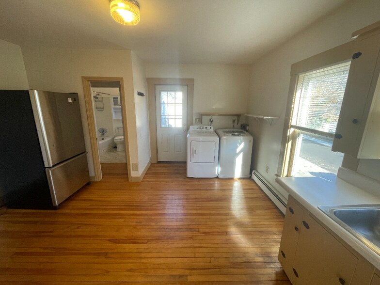 Building Photo - 42 Charlton St