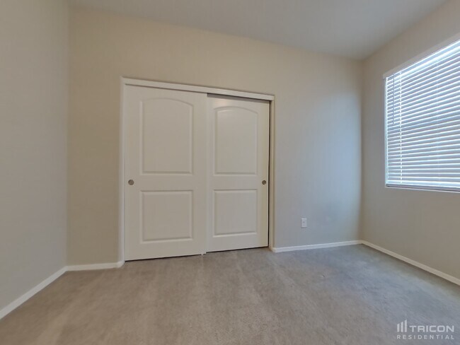 Building Photo - 30960 W Amelia Ave