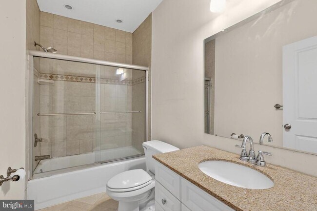 Building Photo - 1708 Pine St