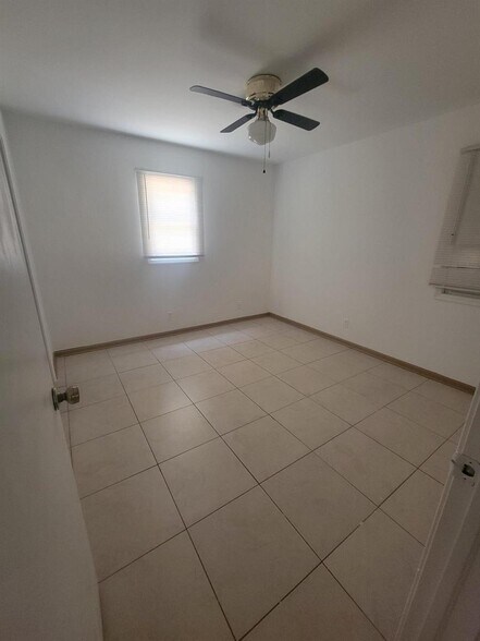 Building Photo - 9285 Green Meadows Way