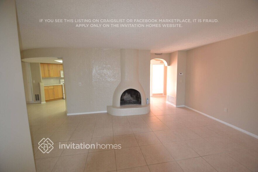 Building Photo - 3705 Pin Oaks St